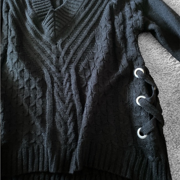 No boundaries, V- neck side lace up ribbed cable knit black sweater, jun… - Picture 2 of 8